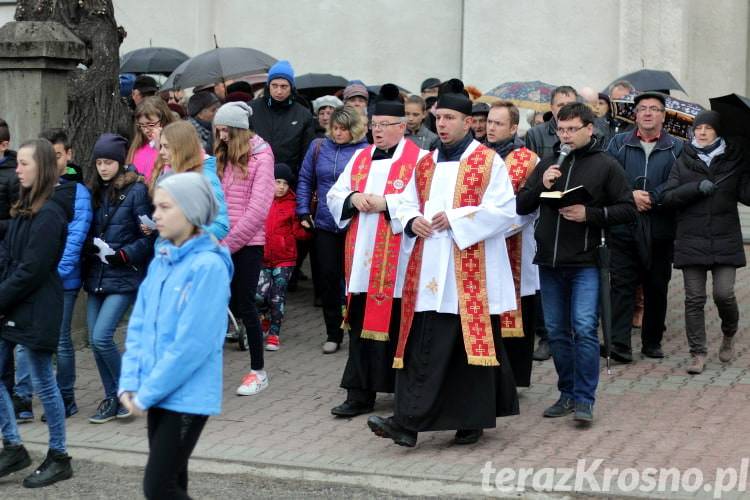 Ulicami Zręcina przeszła Droga Krzyżowa [WIDEO]
