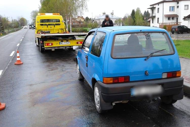 Rozbity fiat i seat - kolizja w Łężanach