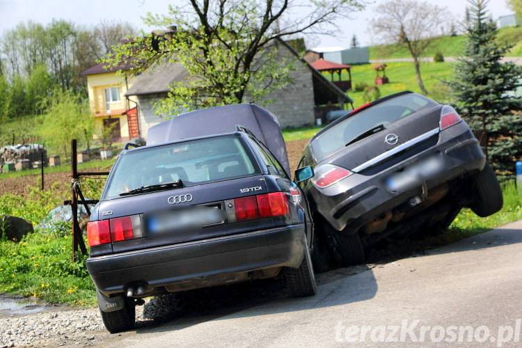 Zderzenie dwóch samochodów w Komborni