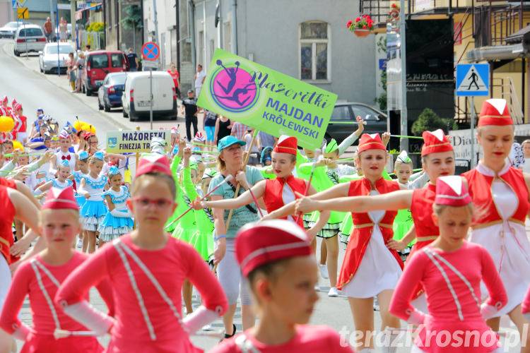 Parada Mażoretek przeszła przez Krosno [WIDEO]