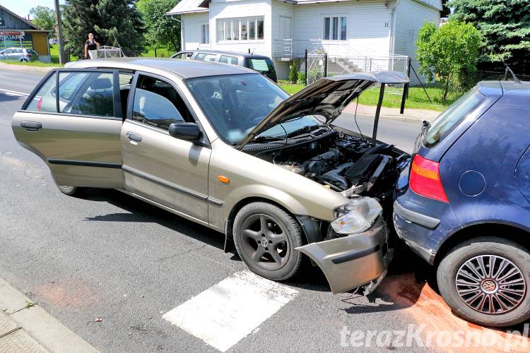 Klasyczne najechanie na tył. Poszkodowana kobieta