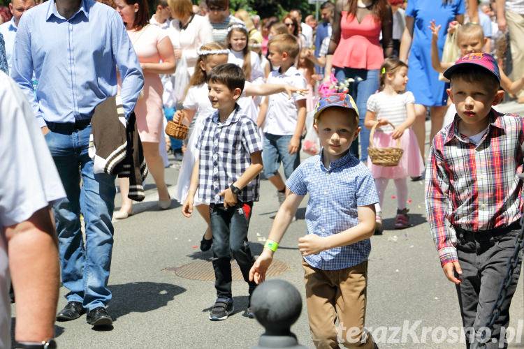 Boże Ciało: Tłumy wiernych na procesji w Krośnie