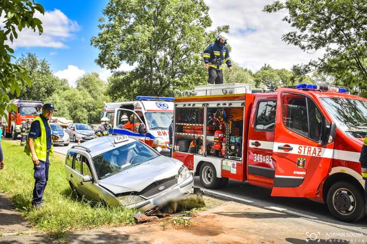 Ratując się przed "czołówką" wjechał do rowu