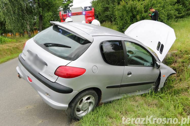Peugeot w rowie, kierująca w szpitalu
