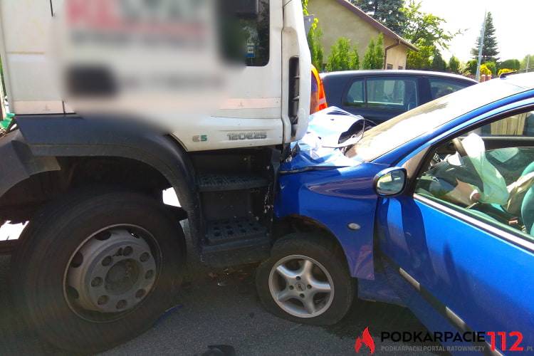 Czołowe zderzenie na Zręcińskiej