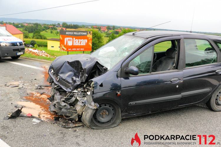 BMW i renault rozbite na Bieszczadzkiej