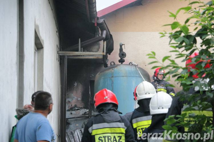 Żarnowiec. Wybuch i pożar na terenie stolarni