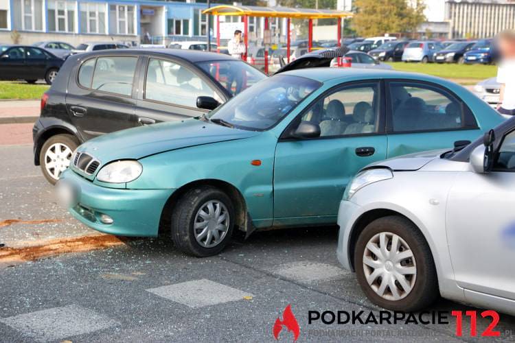 Zderzenie trzech samochodów na Tysiąclecia