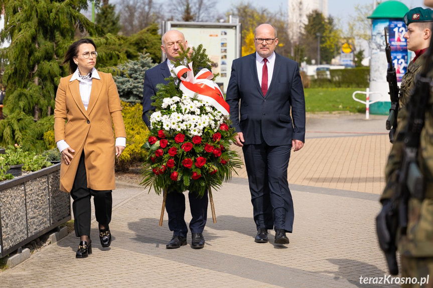 Ofiary zbrodni katyńskiej i katastrofy smoleńskiej upamiętnione w Krośnie