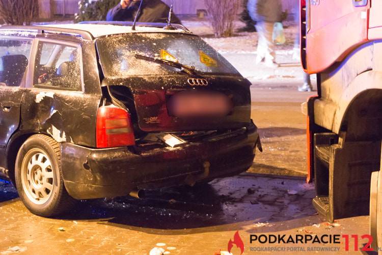 Zderzenie trzech samochodów na Naftowej