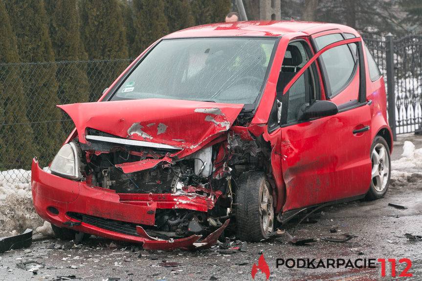 Wypadek w Posadzie Górnej, zderzenie bmw i mercedesa