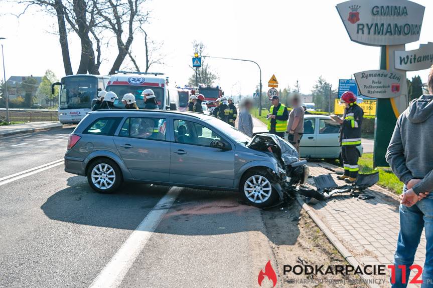 Zderzenie fiata i opla w Klimkówce