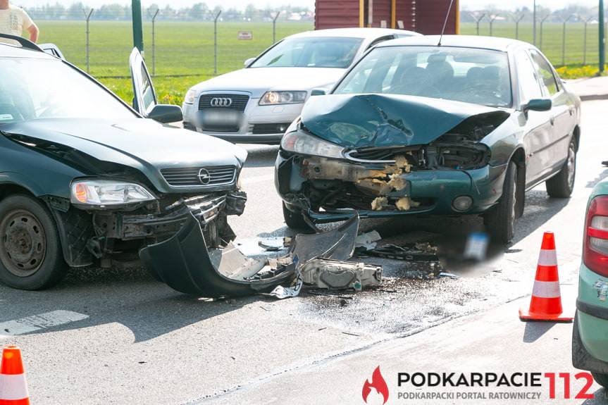 Zderzenie opla i forda na Zręcińskiej