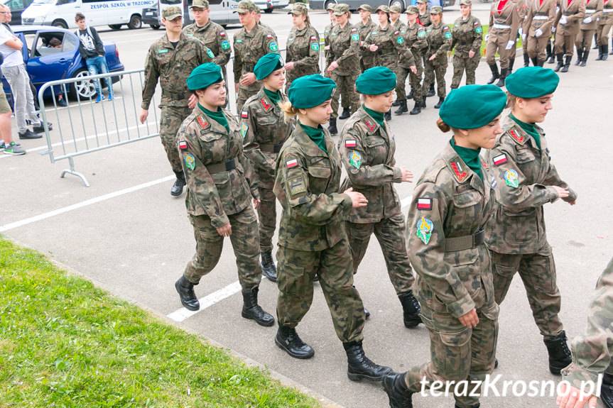 Piknik Wiosenny w Jedliczu. Przegląd Musztry Klas Mundurowych