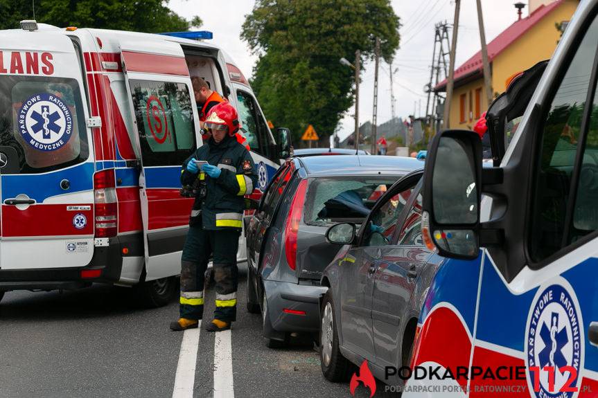 Zderzenie trzech samochodów w Łężanach