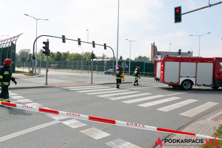 Krosno. Niebezpieczna substancja na jezdni