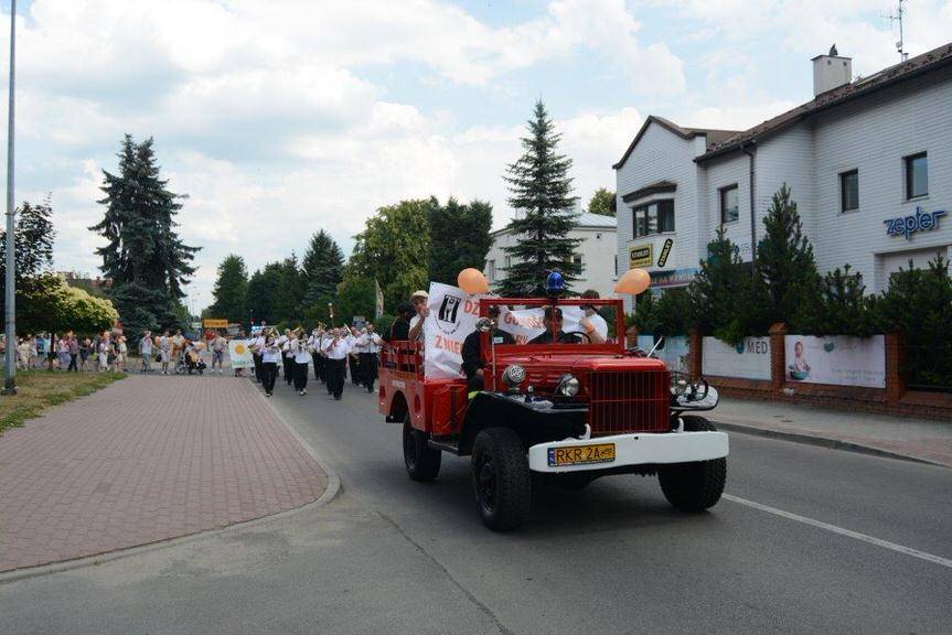 Marsz ulicami Krosna w "Dzień Godności Osób z Niepełnosprawnością Intelektualną"