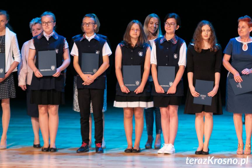 Prezydent wręczył nagrody najlepszym uczniom