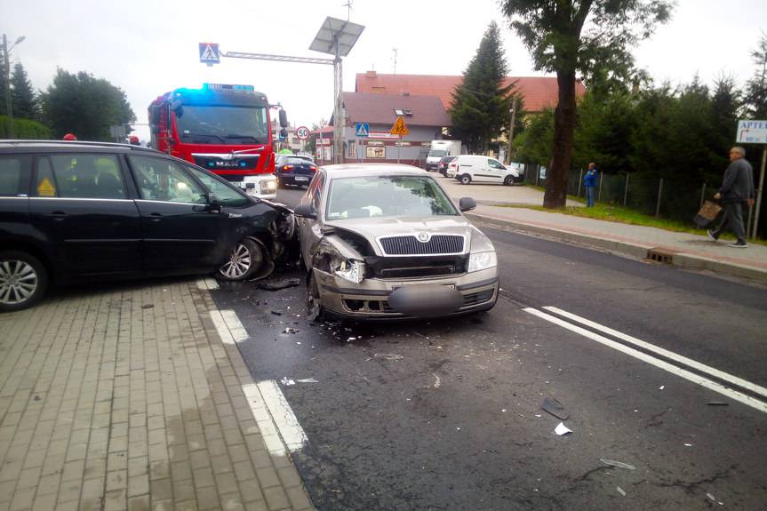 Zderzenie dwóch samochodów w Łężanach