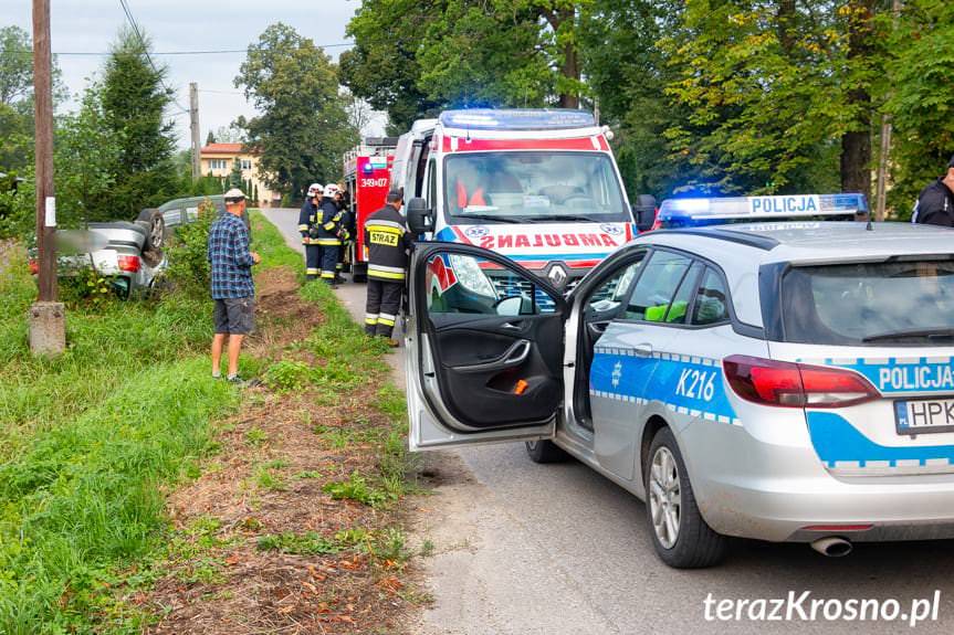 Zderzenie i dachowanie w Sulistrowej