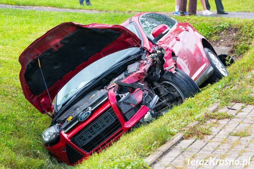 Wypadek w Głojscach. Zderzenie dwóch osobówek i TIRa