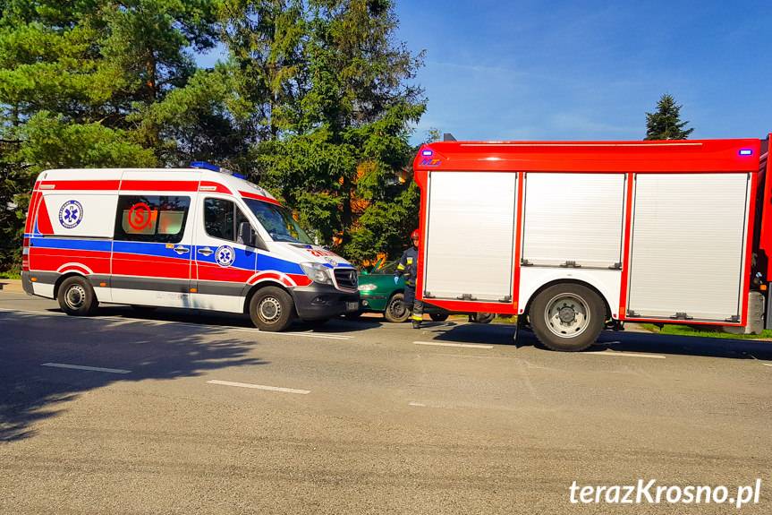 Zderzenie rowerzystki z samochodem