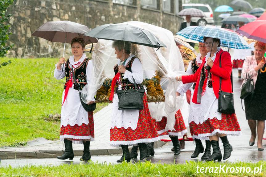 Dożynki w Rogach w strugach deszczu 