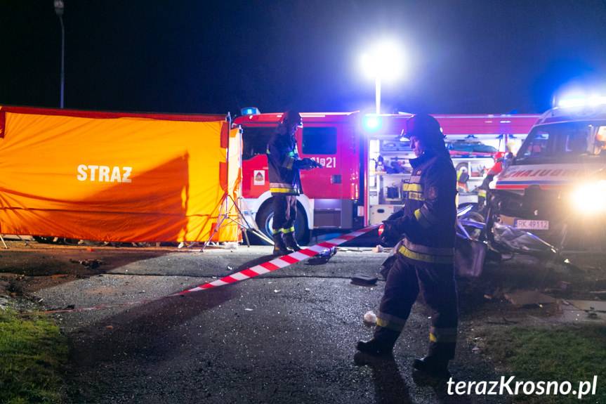 Koszmarny wypadek w Rogach. Nie żyją dwie osoby