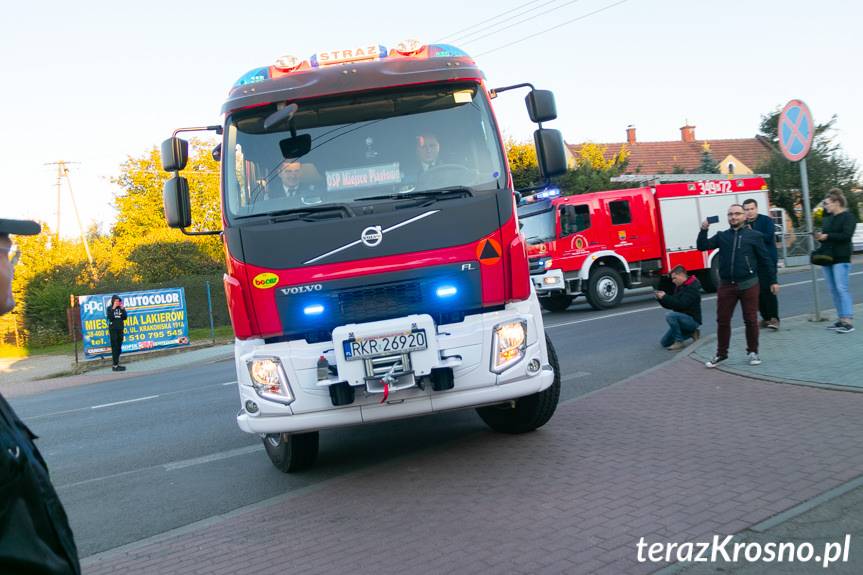 Strażacy hucznie powitali nowy samochód