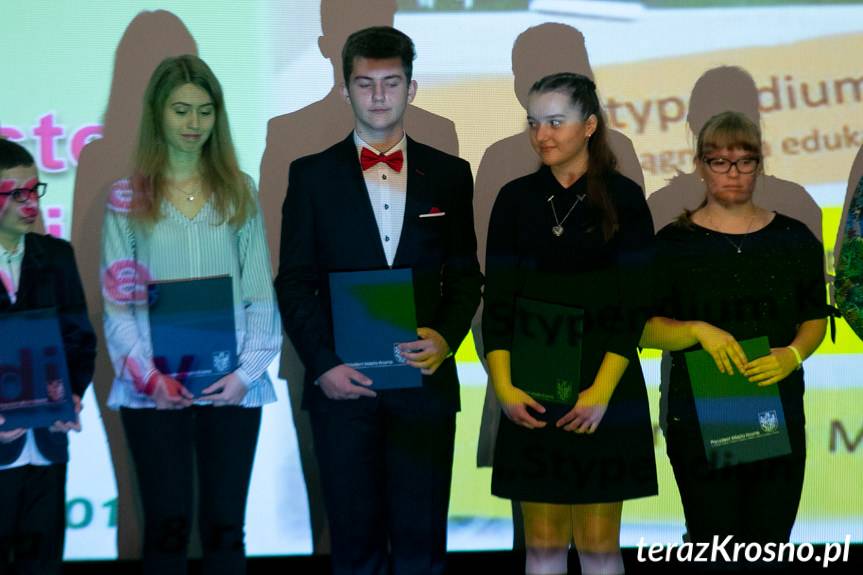 Najzdolniejsi uczniowie odebrali stypendia