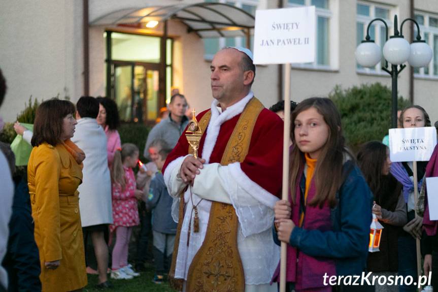 Orszak Świętych w Zręcinie [WIDEO]