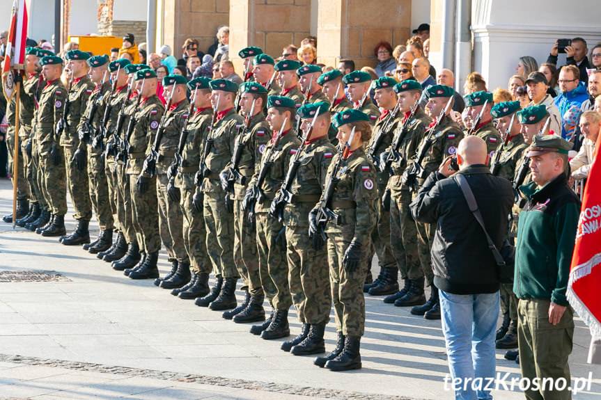 Święto Niepodległości w Krośnie. Wspólne odśpiewanie Mazurka Dąbrowskiego [WIDEO]