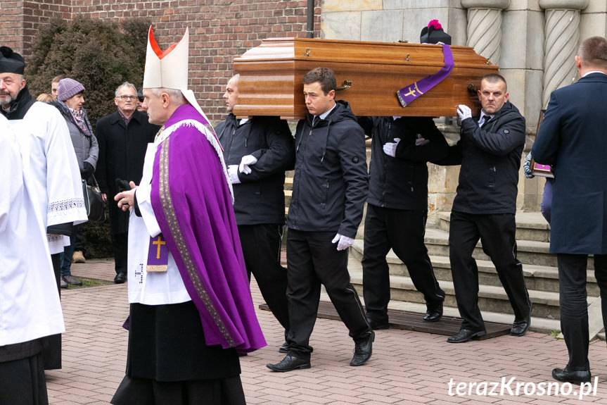 Tłumy na pogrzebie ks. prał. Stanisława Guzika