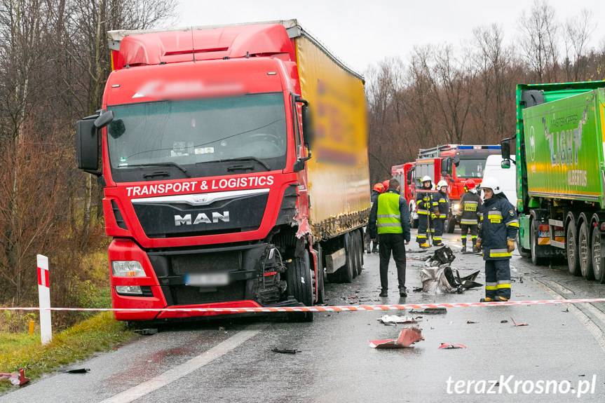 Wypadek w Cergowej. Zderzenie busa z tirem
