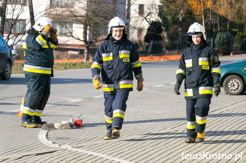 Pożar kościoła w Łękach Strzyżowskich. Ćwiczenia zgrywające OSP