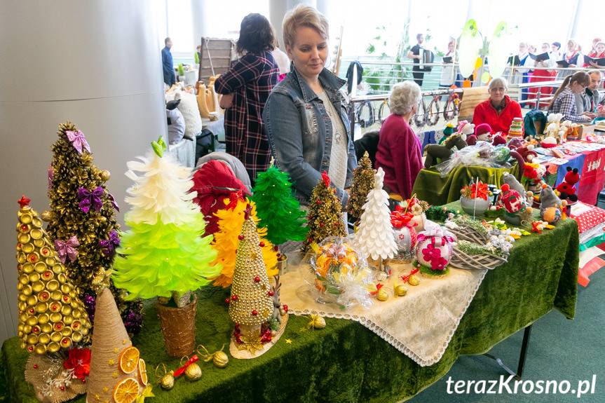 Stoły się uginały. Kiermasz Świąteczny w Krośnie