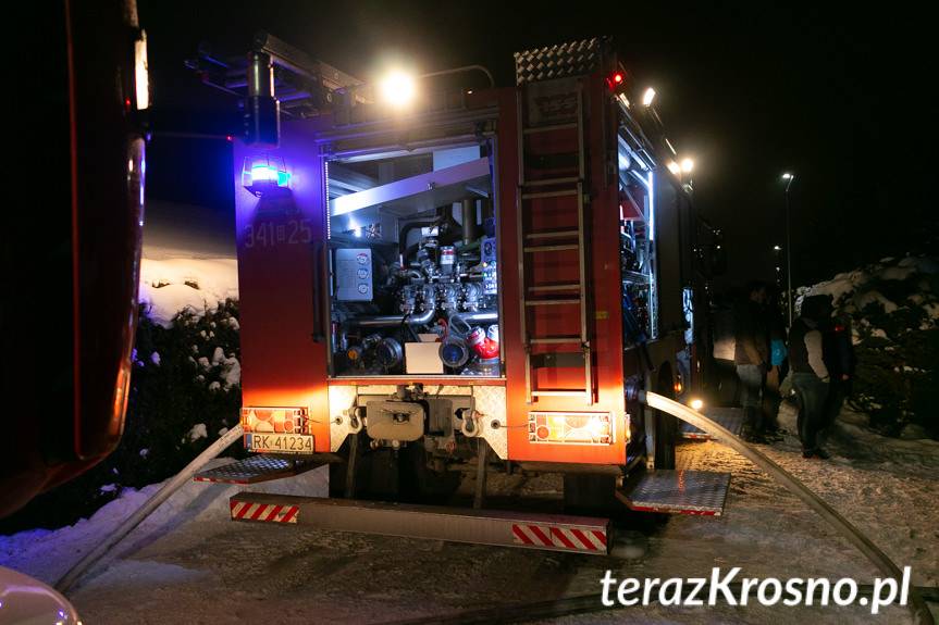 Pożar garażu w Korczynie, jedna osoba poszkodowana