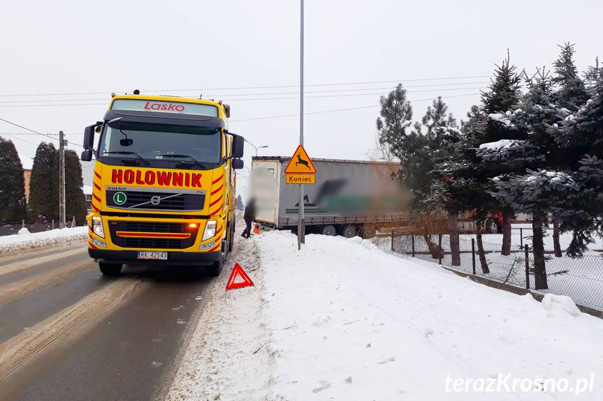 Jedlicze. Nie zmieścił się w zakręcie