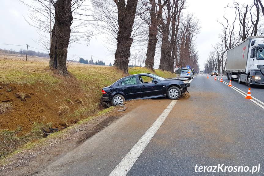 Zboiska. Kierująca saabem wjechała do rowu