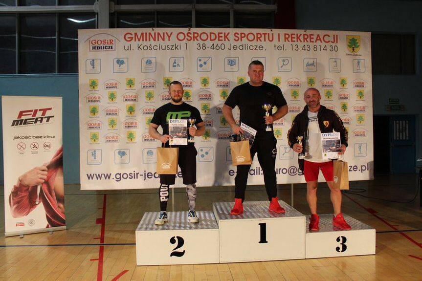 Wyciskali sztangę leżąc