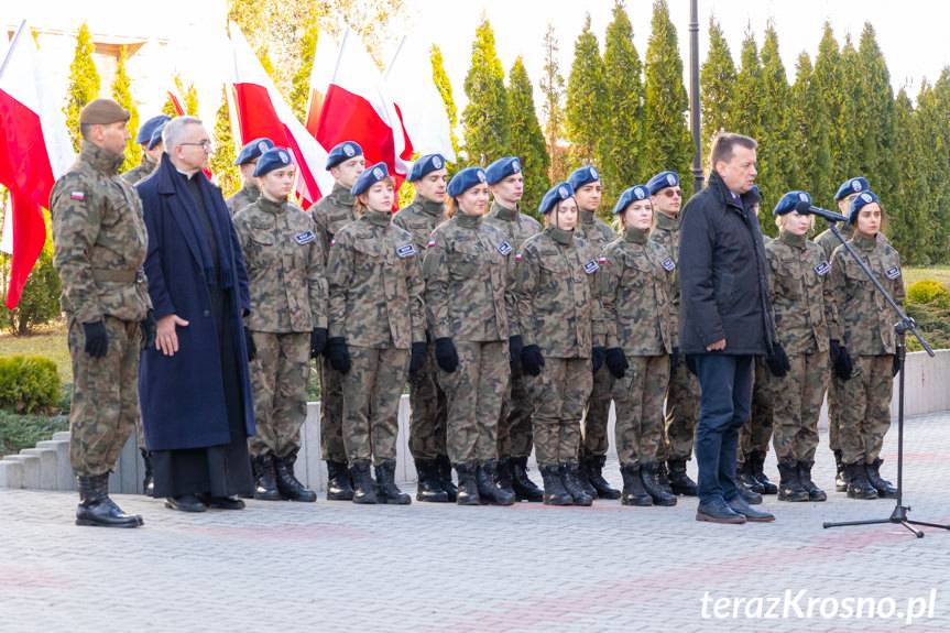 Minister Obrony Narodowej w Miejscu Piastowym. Ślubowali uczniowie klas mundurowych