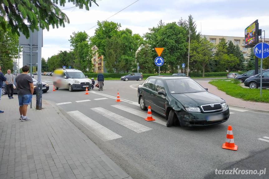 Kolizja na skrzyżowaniu o ruchu okrężnym