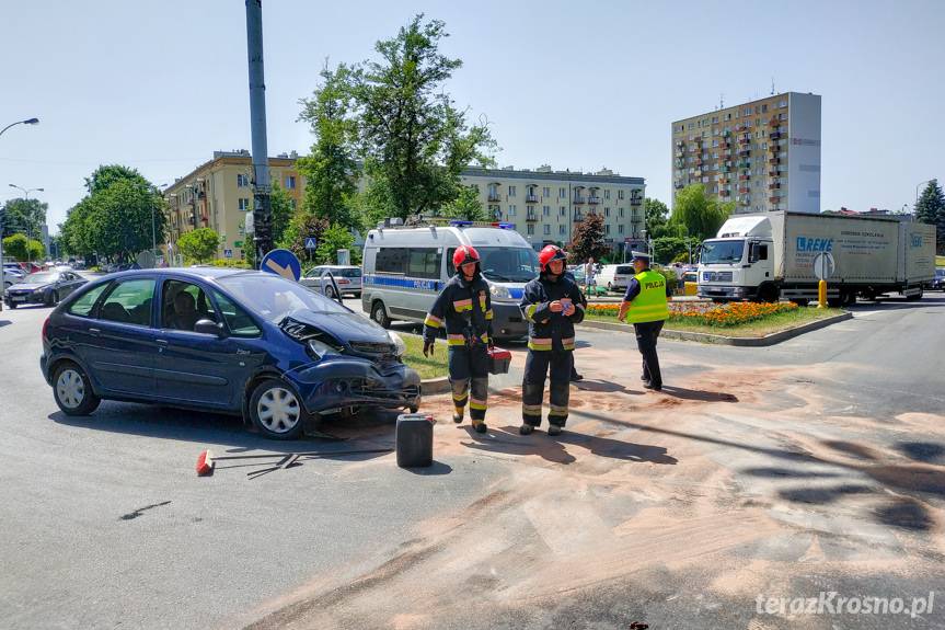 Kolizja na ul. Krakowskiej samochodu i motocykla