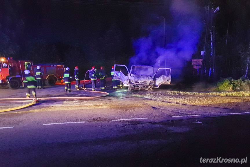 Pożar dostawczaka w Węglówce