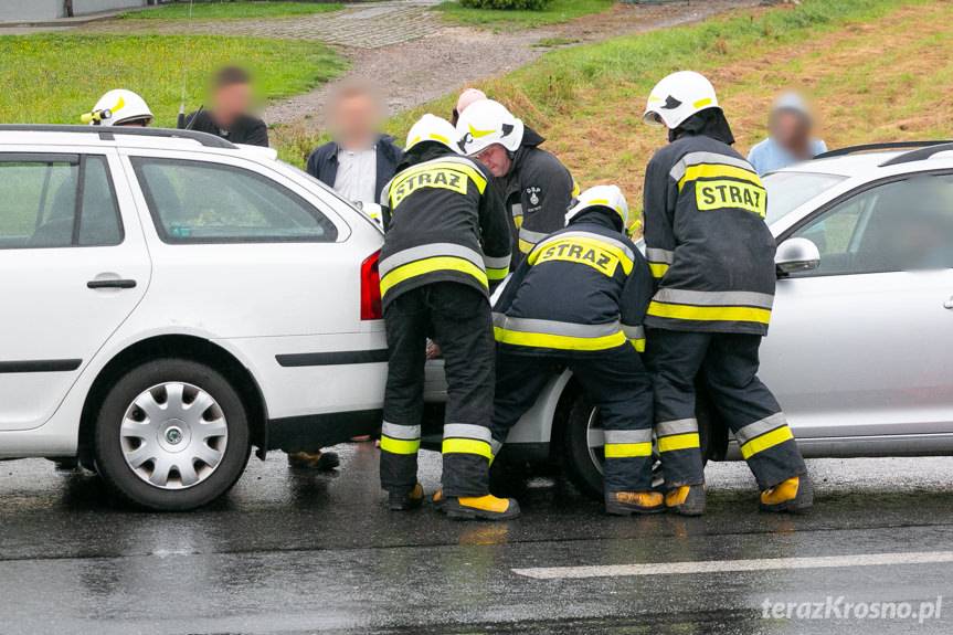 Stłuczka volkswagena i skody w Miejscu Piastowym