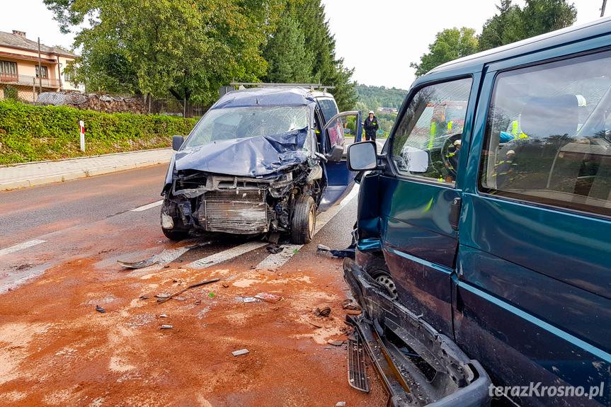 REGION. Wypadek w Jabłonicy Polskiej. Zderzenie dwóch samochodów