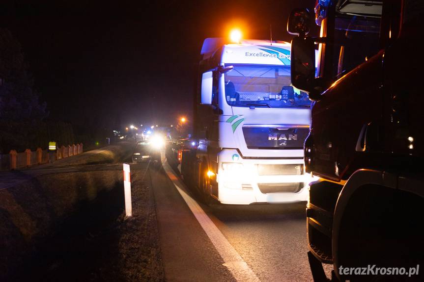 Zderzenie w Rogach osobówek z ciężarówką