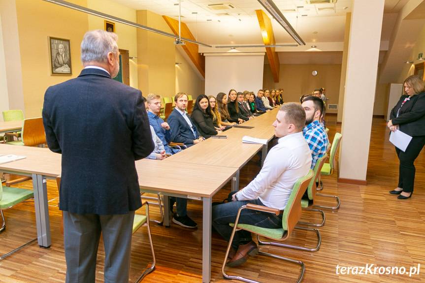 PWSZ w Krośnie uhonorowała stypendiami