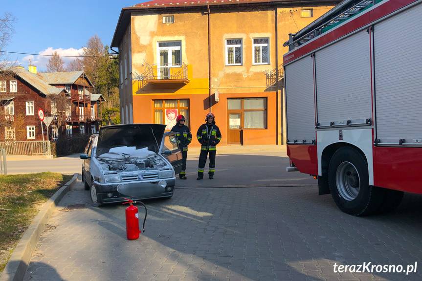 Pożar samochodu na stacji paliw w Iwoniczu-Zdroju