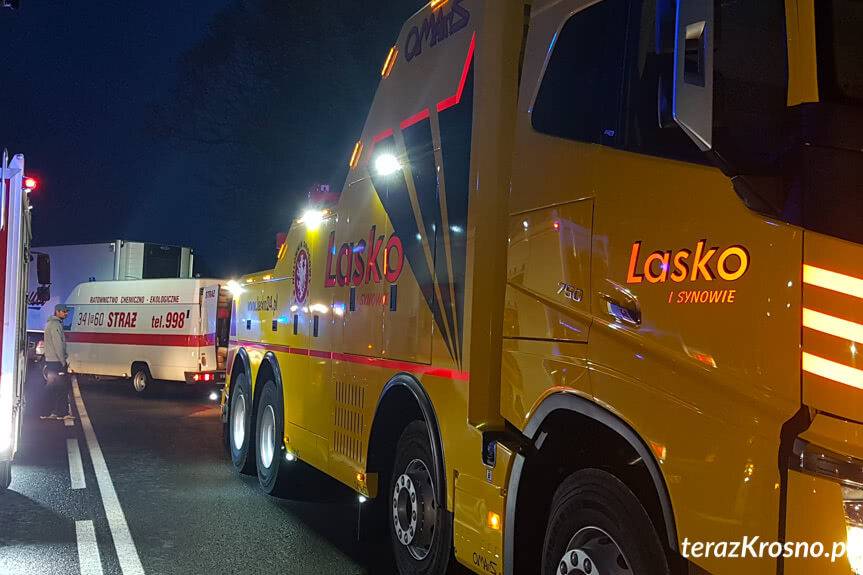 Kolizja w Trzcianie, ciężarówka zablokowała DK19